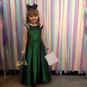 Meet your Posher, Crystal